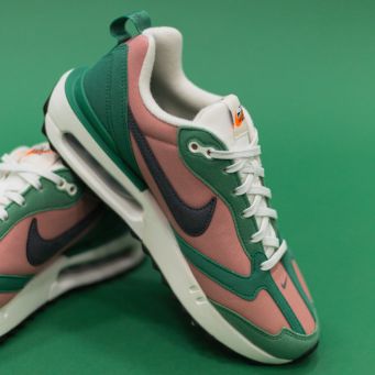 Sports shoes